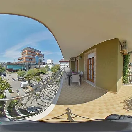 Apartments In Lignano Sabbiadoro 42742 アパート